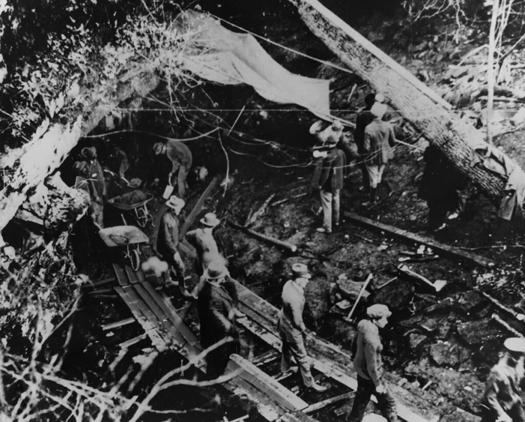 How An Explorer Stuck In A Kentucky Cave For 17 Days Captured The World How An Explorer Stuck In A Kentucky Cave For 17 Days Captured The World